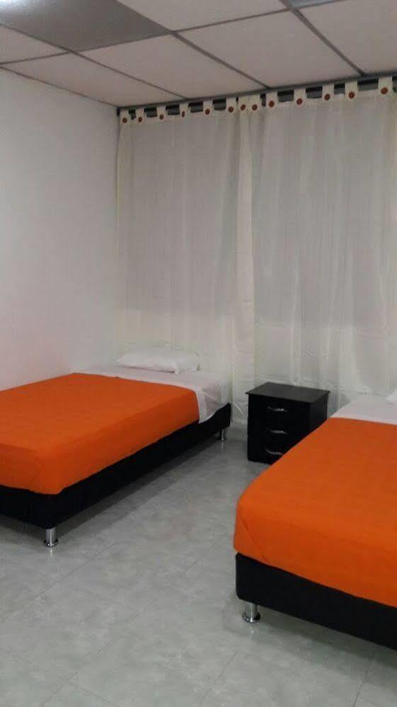 Hostal Deluxe Santander. Manizales Exterior photo